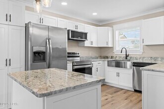 1335 Capri Dr in Panama City, FL - Building Photo - Building Photo