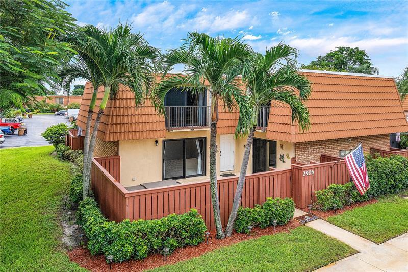 2906 Waterford Dr S in Deerfield Beach, FL - Building Photo