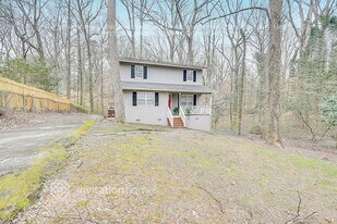 5484 Pine Dr SW in Mableton, GA - Building Photo