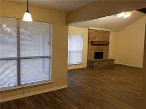 1000 Blue Carriage Ln N in Fort Worth, TX - Building Photo - Building Photo