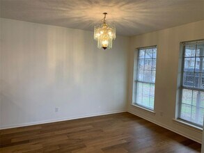 300 Baber St in Brenham, TX - Foto de edificio - Building Photo