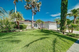 18128 SW 151st Ave in Miami, FL - Building Photo - Building Photo