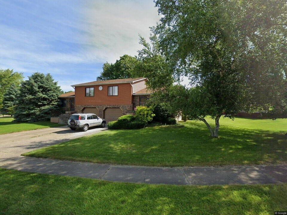 1545 Bristol Ln in Schererville, IN - Building Photo