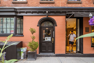 396 Bleecker St in New York, NY - Building Photo - Building Photo