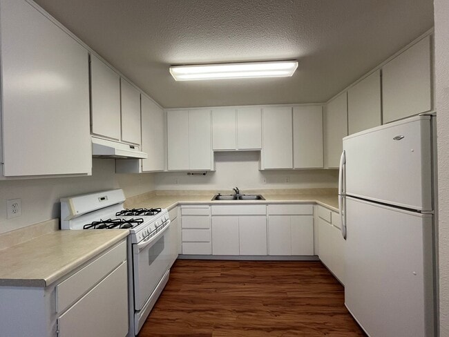 property at 1940 Pine St