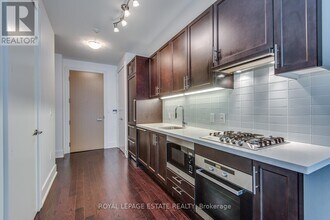 39 Queens Quay E in Toronto, ON - Building Photo - Building Photo