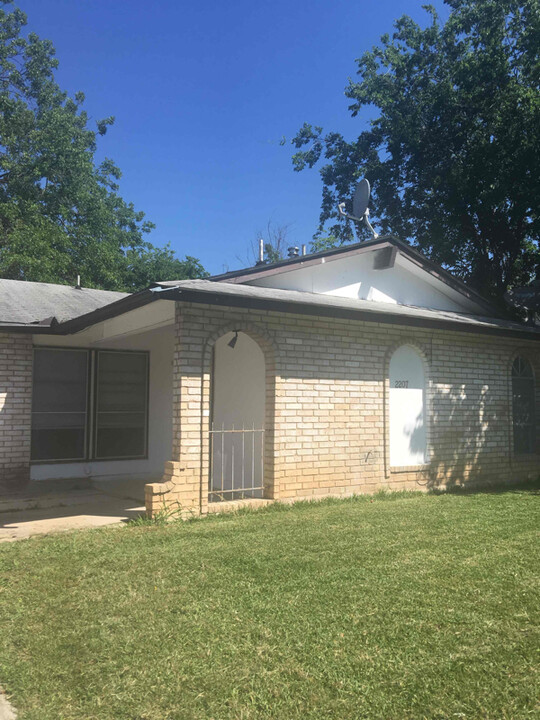 2207 Lake Louise Dr in San Antonio, TX - Building Photo