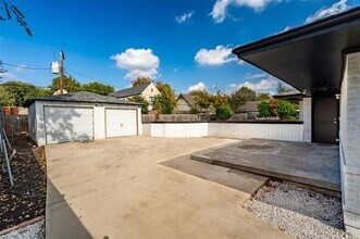 6207 Royal Ln in Dallas, TX - Building Photo - Building Photo