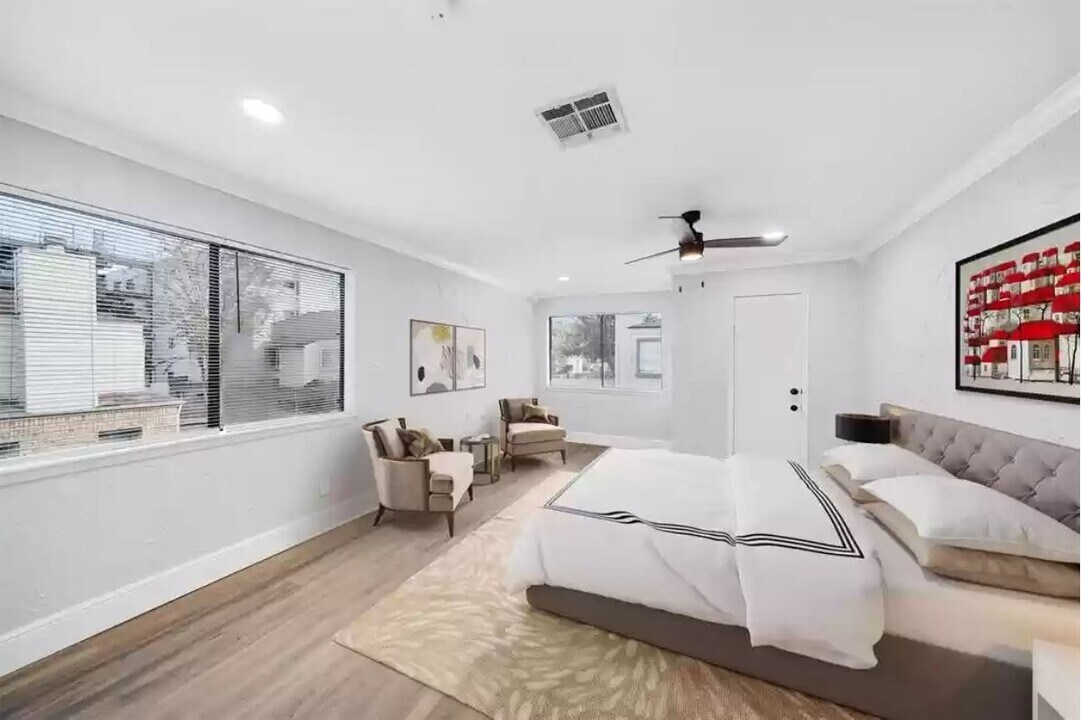 1829 Augusta Dr in Houston, TX - Building Photo