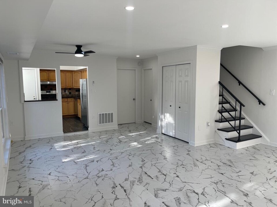 1949 Kennedy Dr in McLean, VA - Foto de edificio