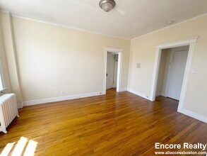 1637 Commonwealth Ave, Unit 7 in Boston, MA - Building Photo - Building Photo