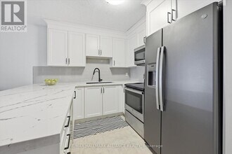 4013 Kilmer Dr in Burlington, ON - Building Photo - Building Photo