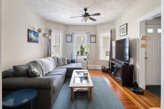 44 Greenleaf Ave in Medford, MA - Building Photo - Building Photo