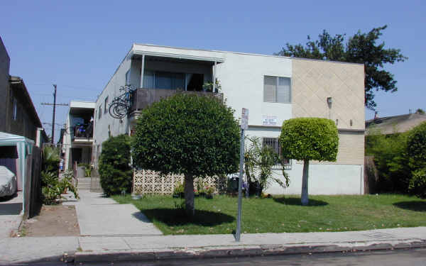 1975 Chariton St in Los Angeles, CA - Building Photo