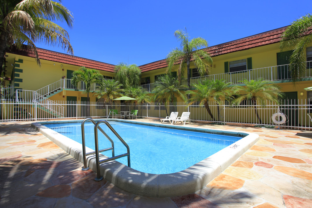 Fairview Apartments in Pompano Beach, FL - Foto de edificio