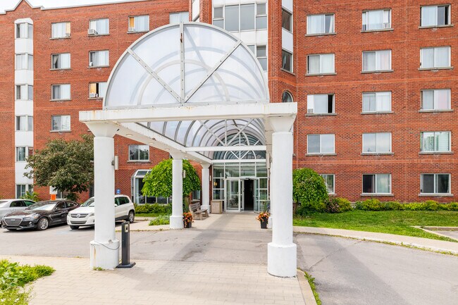 1000 Chomedey Boul in Laval, QC - Building Photo - Building Photo