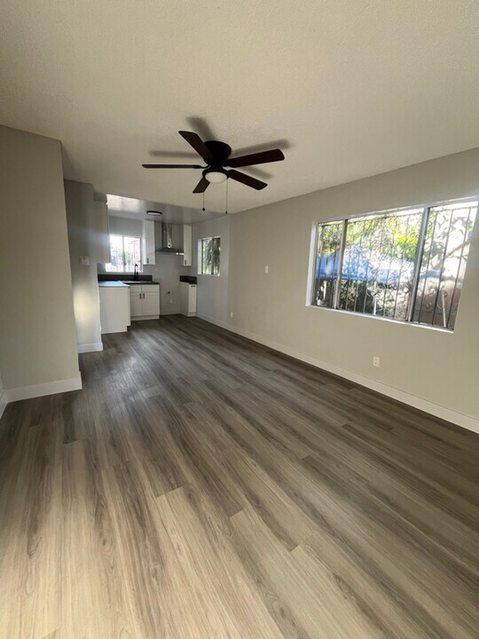 2343 Wall St in Los Angeles, CA - Building Photo