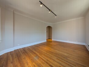 2329 N Rockwell St, Unit 2327-3A in Chicago, IL - Foto de edificio - Building Photo