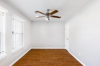 8518 Forest Point Dr in Humble, TX - Foto de edificio - Building Photo