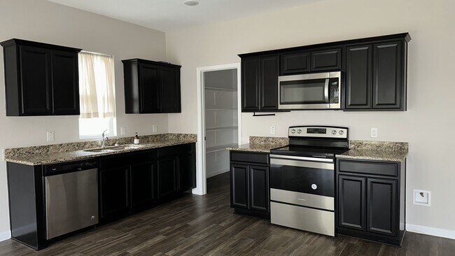 421 Waterline Dr in Crowley, TX - Building Photo - Building Photo