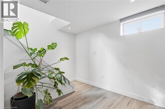 2112 Amesbury Crescent in Burlington, ON - Building Photo - Building Photo