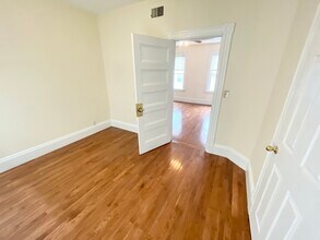 50 Crescent Ave, Unit 2T in Boston, MA - Foto de edificio - Building Photo