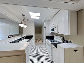 23401 Park Sorrento in Calabasas, CA - Building Photo - Building Photo