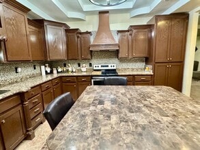 111 Larga Vista Dr in Laredo, TX - Building Photo - Building Photo