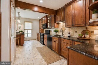9929 Hemlock Woods Ln in Burke Centre, VA - Building Photo - Building Photo
