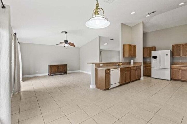 2134 SW Savage Blvd in Port St. Lucie, FL - Building Photo - Building Photo