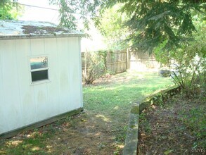 210 Hurlburt Rd in Syracuse, NY - Foto de edificio - Building Photo