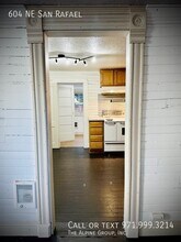604 NE San Rafael St in Portland, OR - Building Photo - Building Photo