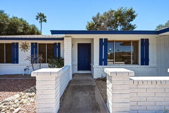 5229 E Winchcomb Dr in Scottsdale, AZ - Building Photo - Building Photo