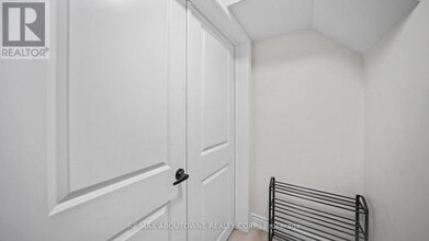 341 Ironside Dr in Oakville, ON - Building Photo - Building Photo