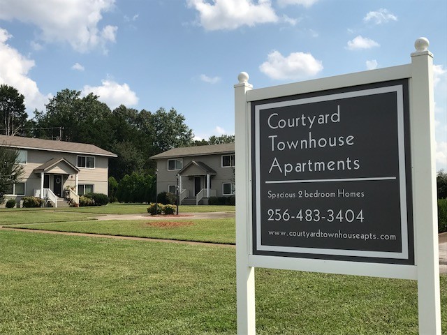 Courtyard Townhouse Apartments in Madison, AL - Building Photo