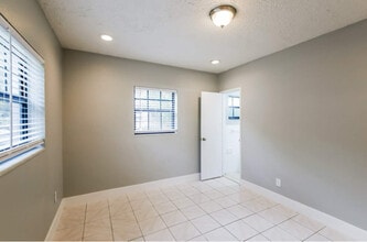 15321 NW 60th Ave in Hialeah, FL - Building Photo - Building Photo