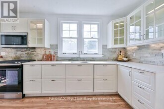 1067 Mosley St in Wasaga Beach, ON - Building Photo - Building Photo