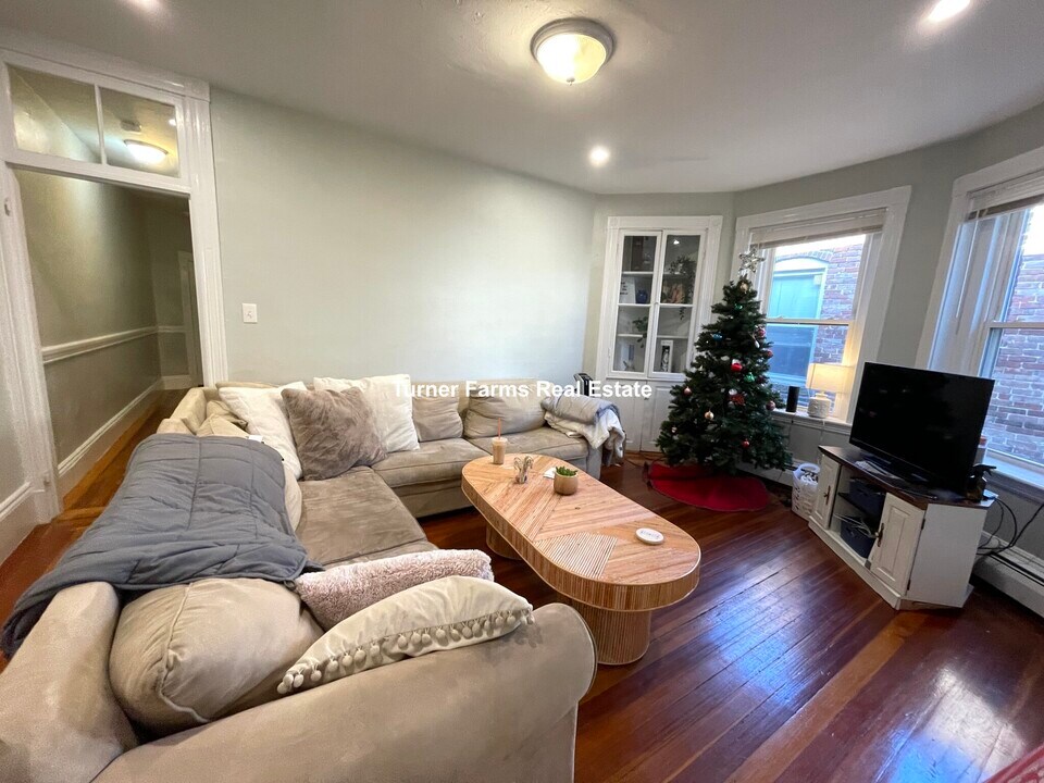 862 Huntington Ave, Unit 2 in Boston, MA - Building Photo