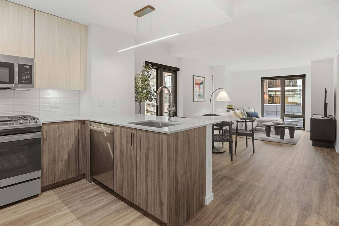 196 N Aberdeen St in Chicago, IL - Building Photo