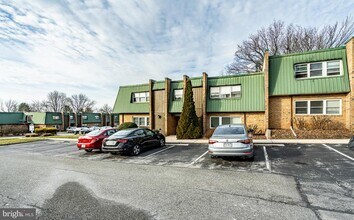 123 Meadowview Ln in Mont Clare, PA - Building Photo - Building Photo