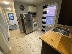 254 Holton Ave S in Hamilton, ON - Building Photo - Building Photo