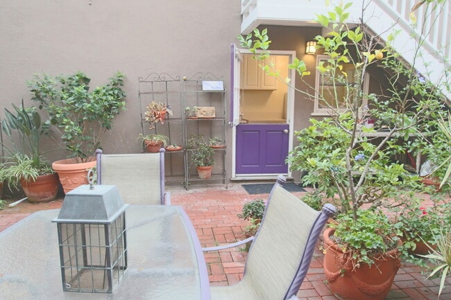 126 8th St, Unit B in Hermosa Beach, CA - Foto de edificio - Building Photo