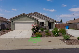 1385 Deerwood St in Plumas Lake, CA - Building Photo - Building Photo