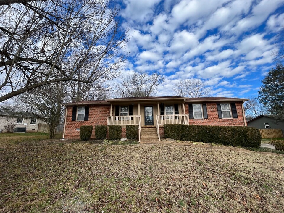 165 Berrywood Dr in Hendersonville, TN - Foto de edificio