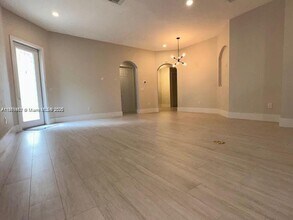6421 Bella Cir in Boynton Beach, FL - Building Photo - Building Photo