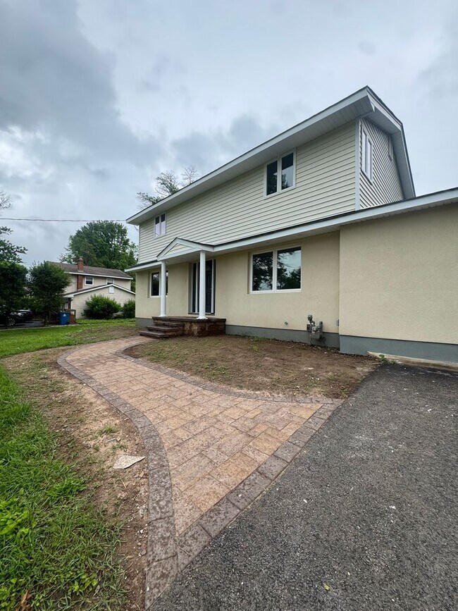 23 State Park Dr in Titusville, NJ - Building Photo - Building Photo
