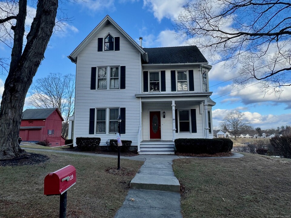 139 Franklin Street Ext in Danbury, CT - Building Photo