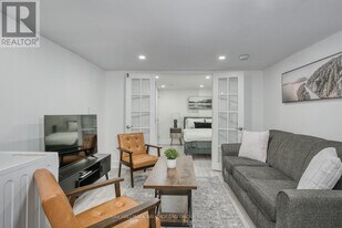 138 Booth Ave in Toronto, ON - Building Photo