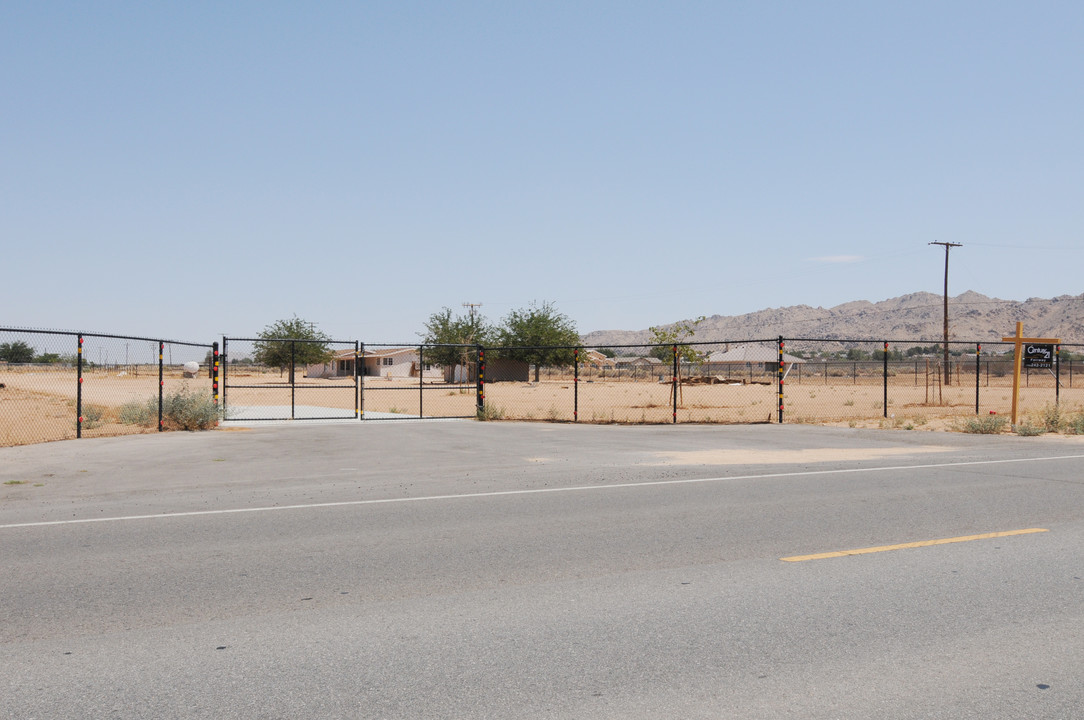 22400 Waalew Rd in Apple Valley, CA - Building Photo