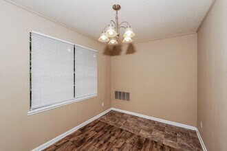 5235 Mike Dr in Pinson, AL - Foto de edificio - Building Photo